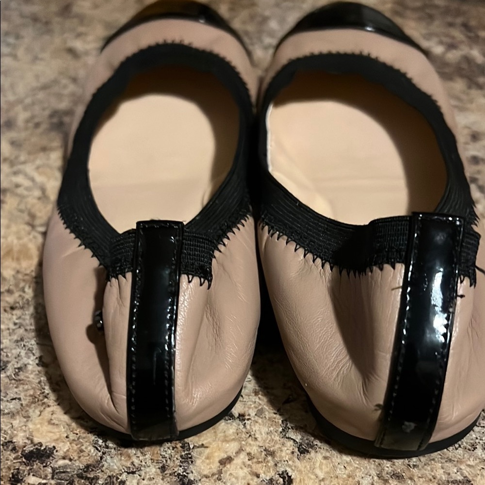 New Cole Haan Deltona ballet flats sz 7B Patent leather cap toe Cole Haan emblem - Picture 3 of 10